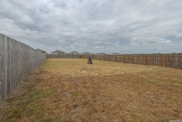 913 RIVIERA CT, Seguin, TX 78155