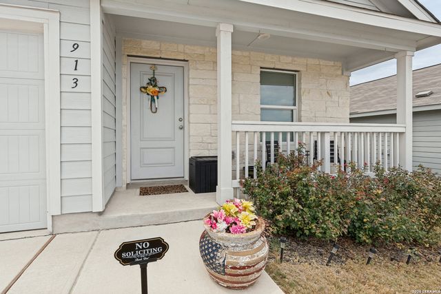 913 RIVIERA CT, Seguin, TX 78155