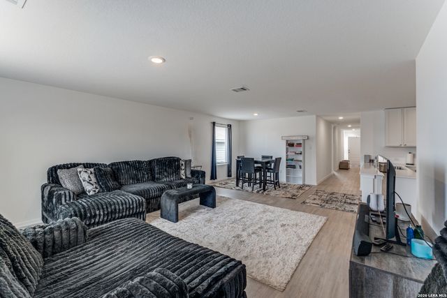 913 RIVIERA CT, Seguin, TX 78155