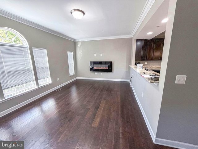 12 CHARLES OVERLOOK LN, La Plata, MD 20646