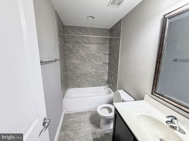 12 CHARLES OVERLOOK LN, La Plata, MD 20646