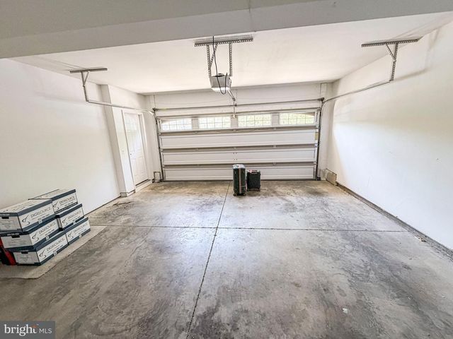 12 CHARLES OVERLOOK LN, La Plata, MD 20646