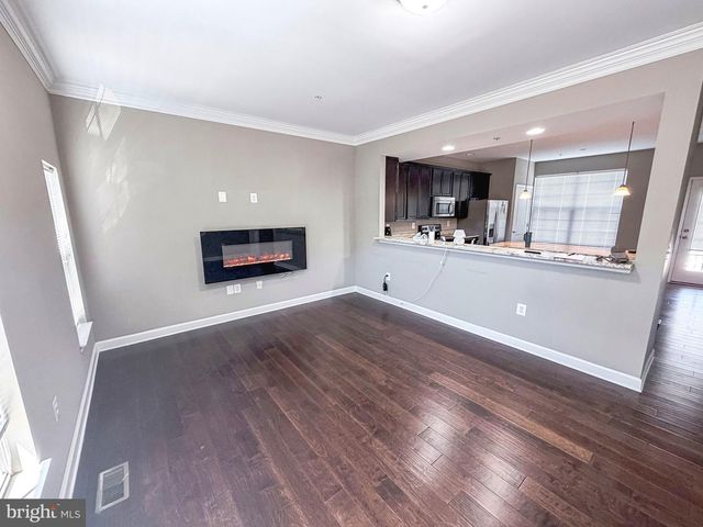 12 CHARLES OVERLOOK LN, La Plata, MD 20646