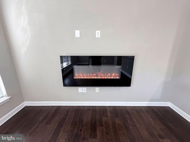 12 CHARLES OVERLOOK LN, La Plata, MD 20646