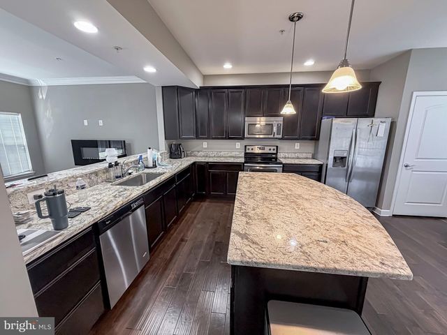 12 CHARLES OVERLOOK LN, La Plata, MD 20646