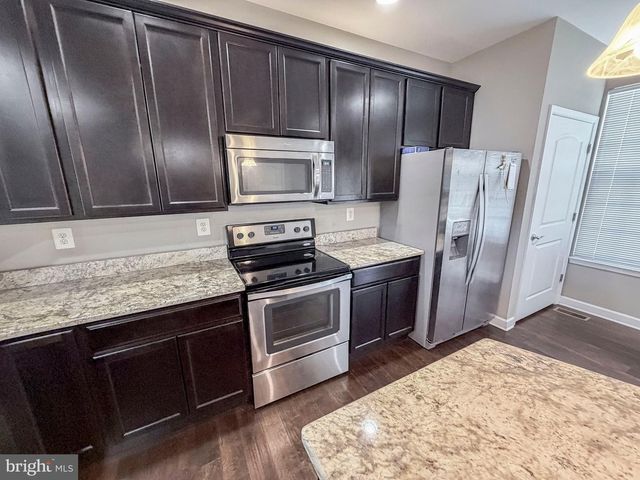 12 CHARLES OVERLOOK LN, La Plata, MD 20646