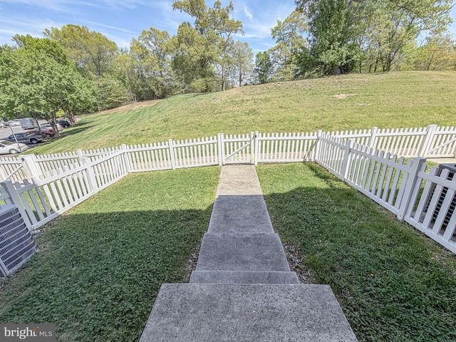 12 CHARLES OVERLOOK LN, La Plata, MD 20646