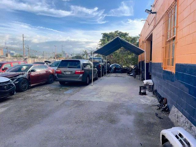 2005 NW 10th Ave, Miami, FL 33127