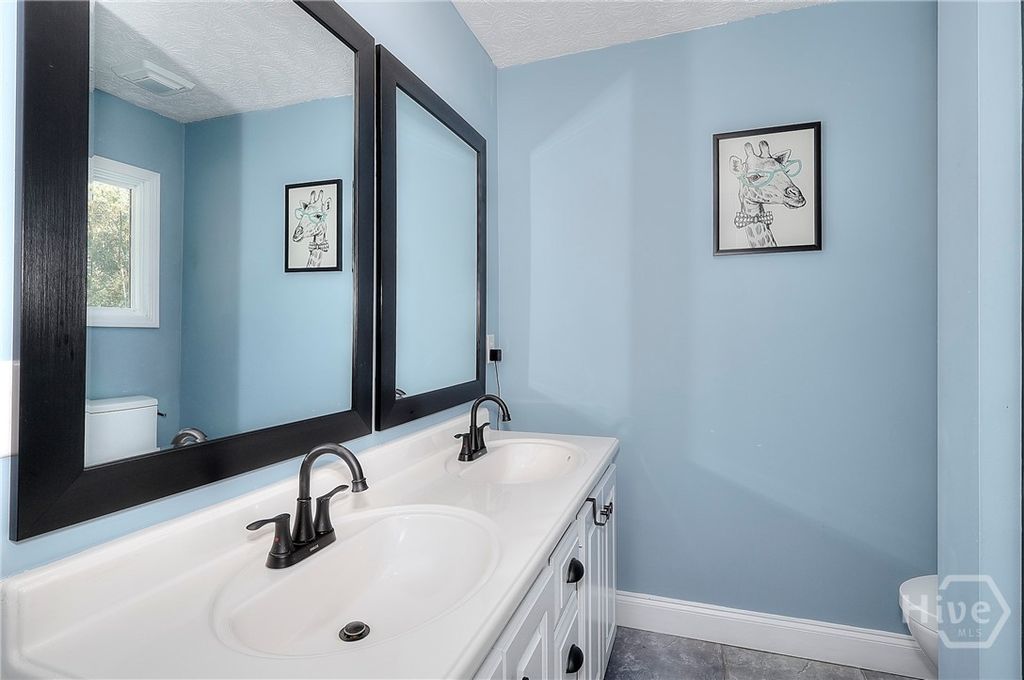 Image 25 of property listing at 5155 Donald Drive, Loganville, GA 30052