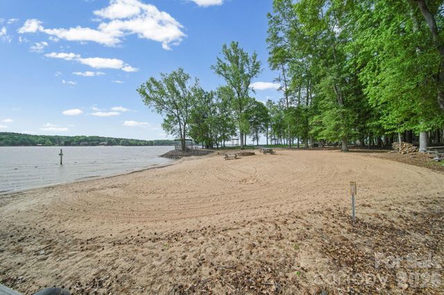 15 King Haigler Chase Street, Lake Wylie, SC 29710