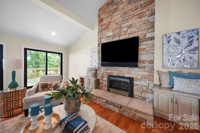 15 King Haigler Chase Street, Lake Wylie, SC 29710