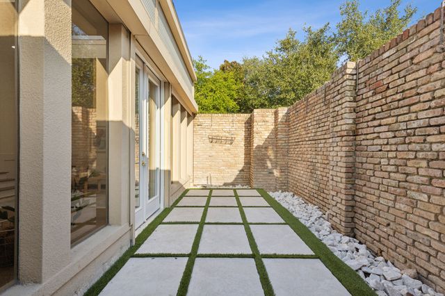 6 Saint Laurent Place, Dallas, TX 75225