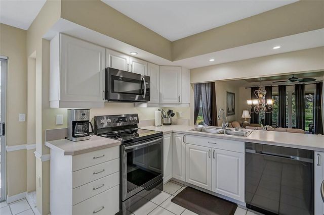 7341 GOLF POINTE CIRCLE, Sarasota, FL 34243