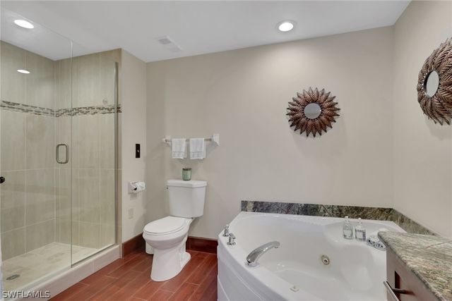 13105 Vanderbilt DR 607, Naples, FL 34110