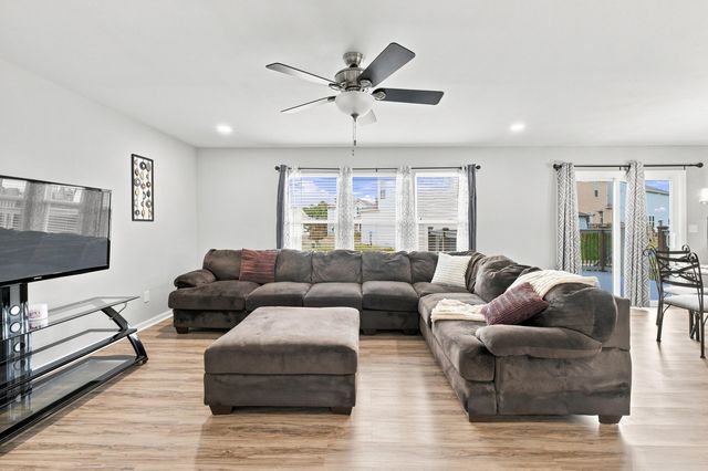 284 St Regis Drive, Shelbyville, KY 40065