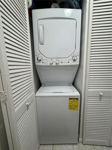 10445 NW 11th St 201, Pembroke Pines, FL 33026