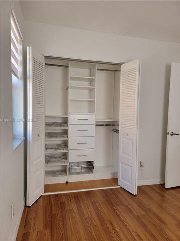 10445 NW 11th St 201, Pembroke Pines, FL 33026