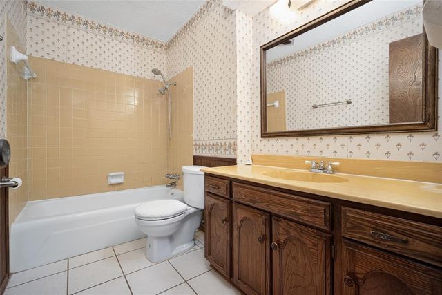 11417 N May Avenue B, Oklahoma City, OK 73120
