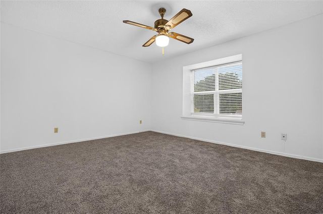 11417 N May Avenue B, Oklahoma City, OK 73120