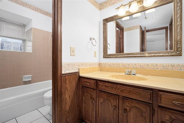 11417 N May Avenue B, Oklahoma City, OK 73120