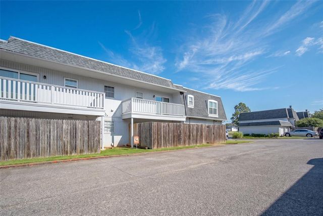 11417 N May Avenue B, Oklahoma City, OK 73120