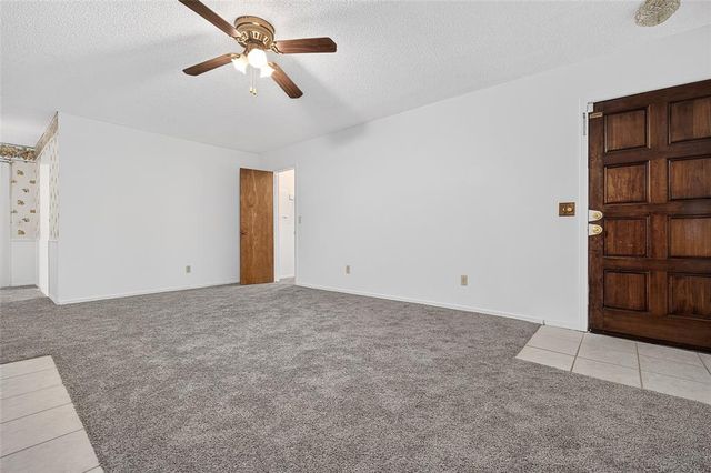 11417 N May Avenue B, Oklahoma City, OK 73120