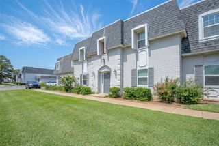11417 N May Avenue B, Oklahoma City, OK 73120