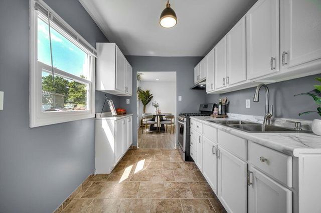 8115 Wicker Park Drive, Highland, IN 46322