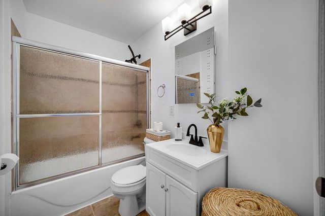 8115 Wicker Park Drive, Highland, IN 46322