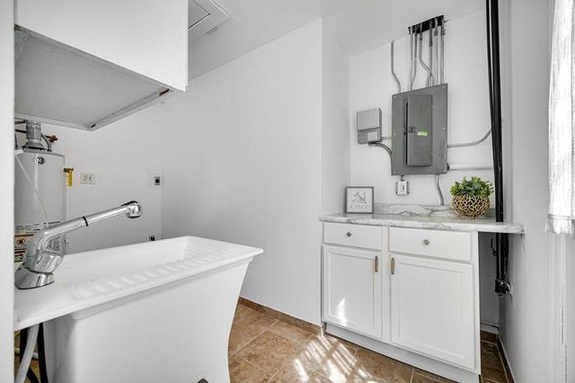 8115 Wicker Park Drive, Highland, IN 46322