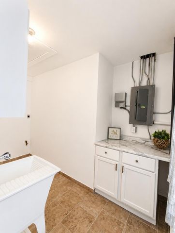 8115 Wicker Park Drive, Highland, IN 46322