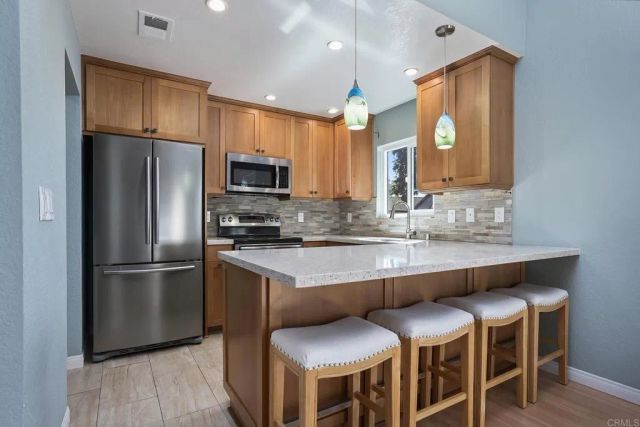 11337 AVENIDA DE LOS LOBOS C, San Diego, CA 92127