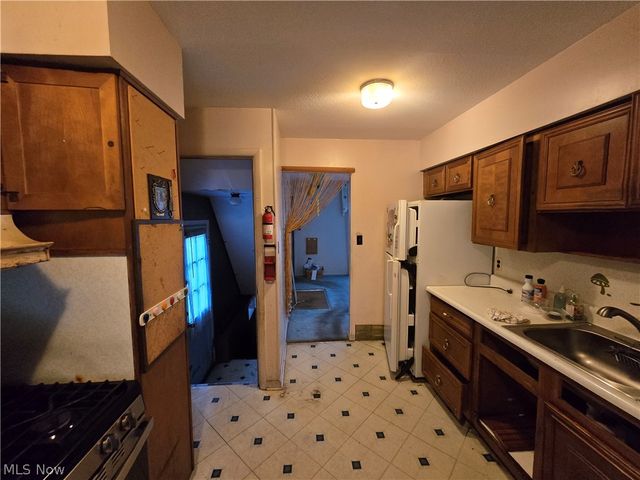 19145 Homeway Avenue, Cleveland, OH 44135