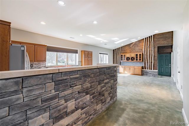 21527 Parke Lane, Grosse Ile, MI 48138