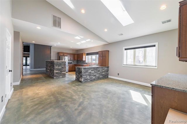 21527 Parke Lane, Grosse Ile, MI 48138