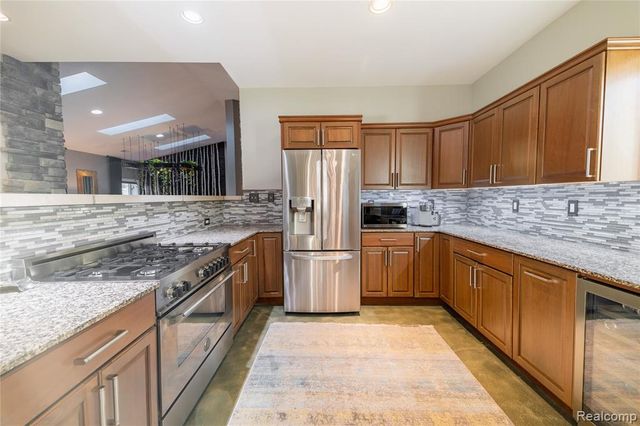 21527 Parke Lane, Grosse Ile, MI 48138