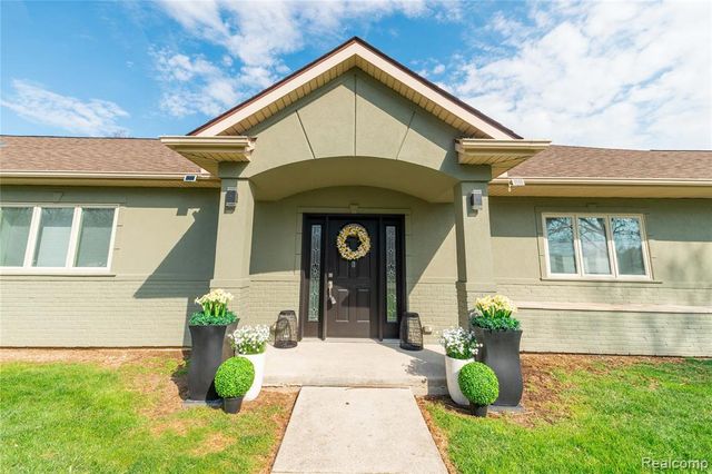 21527 Parke Lane, Grosse Ile, MI 48138