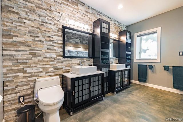 21527 Parke Lane, Grosse Ile, MI 48138