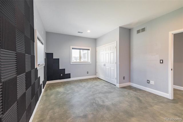 21527 Parke Lane, Grosse Ile, MI 48138