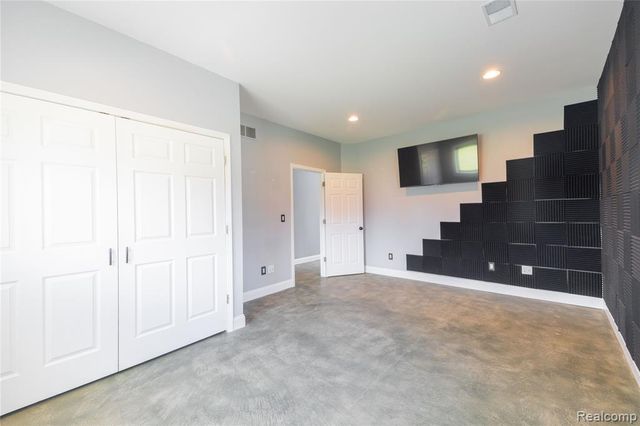 21527 Parke Lane, Grosse Ile, MI 48138
