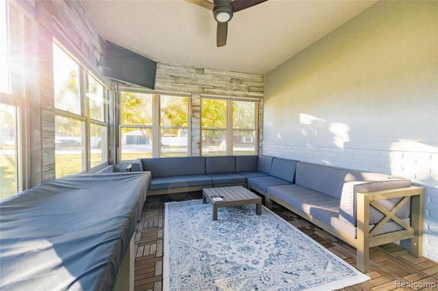 21527 Parke Lane, Grosse Ile, MI 48138