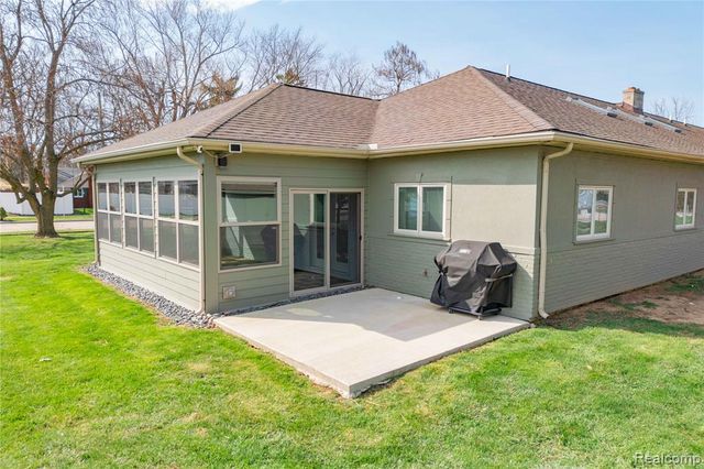 21527 Parke Lane, Grosse Ile, MI 48138