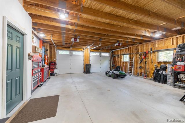 21527 Parke Lane, Grosse Ile, MI 48138