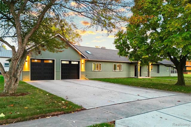 21527 Parke Lane, Grosse Ile, MI 48138