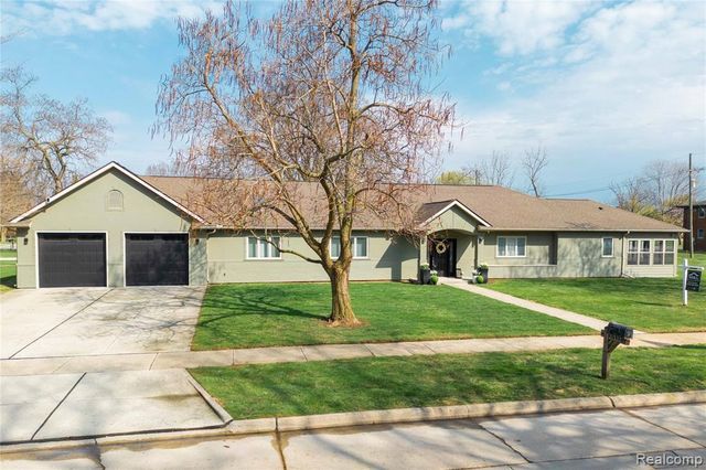 21527 Parke Lane, Grosse Ile, MI 48138