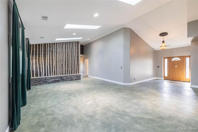 21527 Parke Lane, Grosse Ile, MI 48138