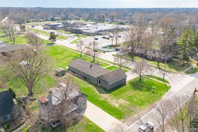 21527 Parke Lane, Grosse Ile, MI 48138