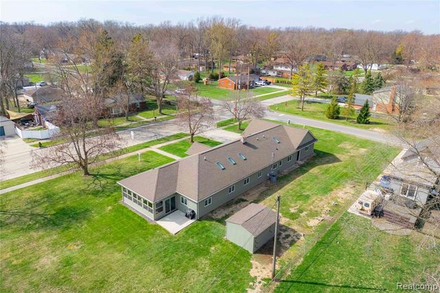 21527 Parke Lane, Grosse Ile, MI 48138