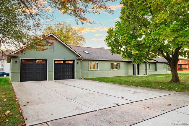 21527 Parke Lane, Grosse Ile, MI 48138