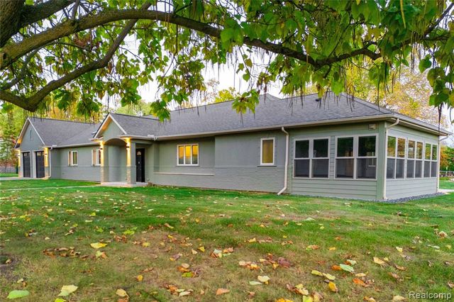 21527 Parke Lane, Grosse Ile, MI 48138
